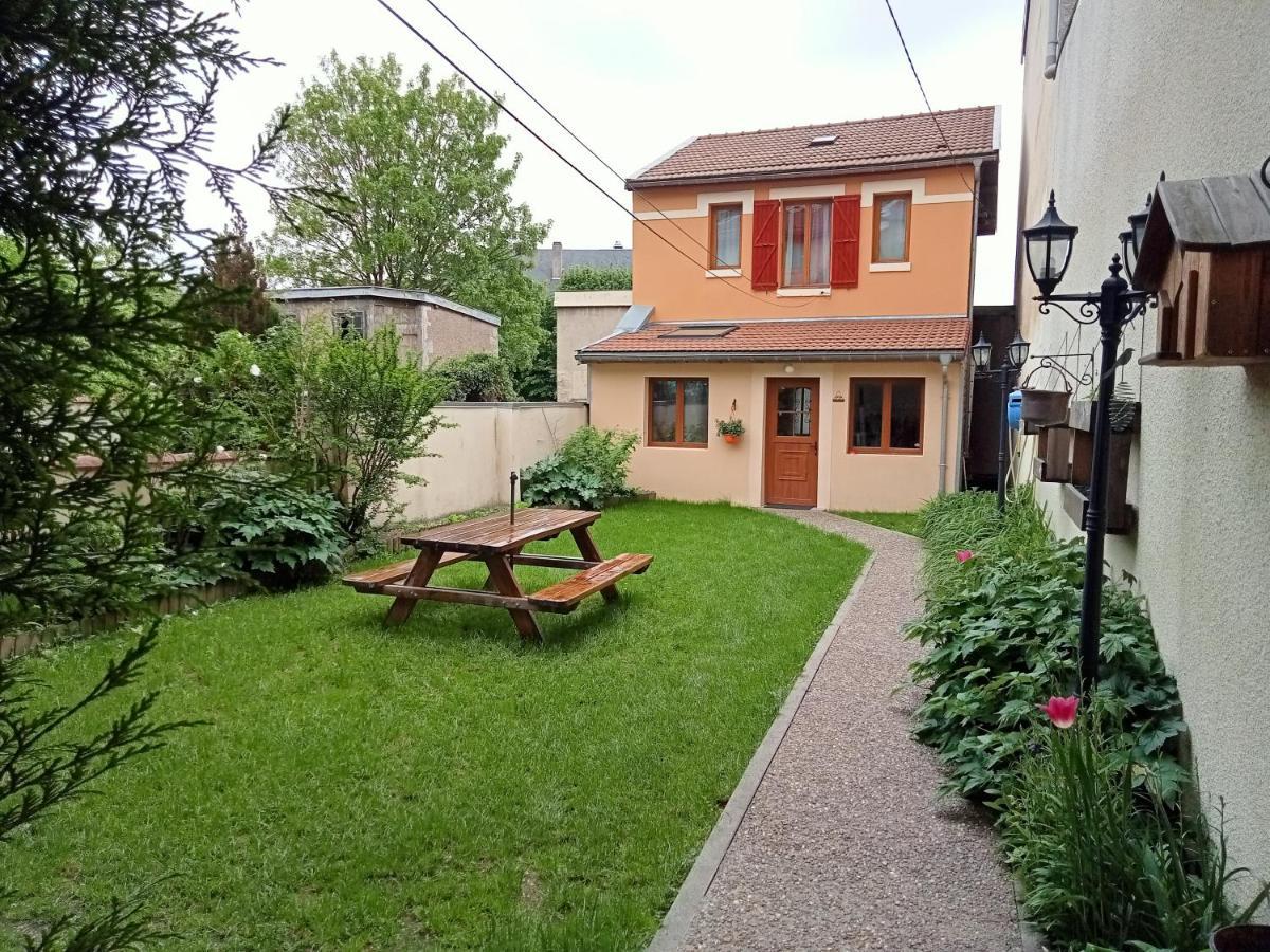 Le Gite Embarque - Gere Par Presta-Zen'Services - Barque Electrique En Supplement Verdun-sur-Meuse Ngoại thất bức ảnh