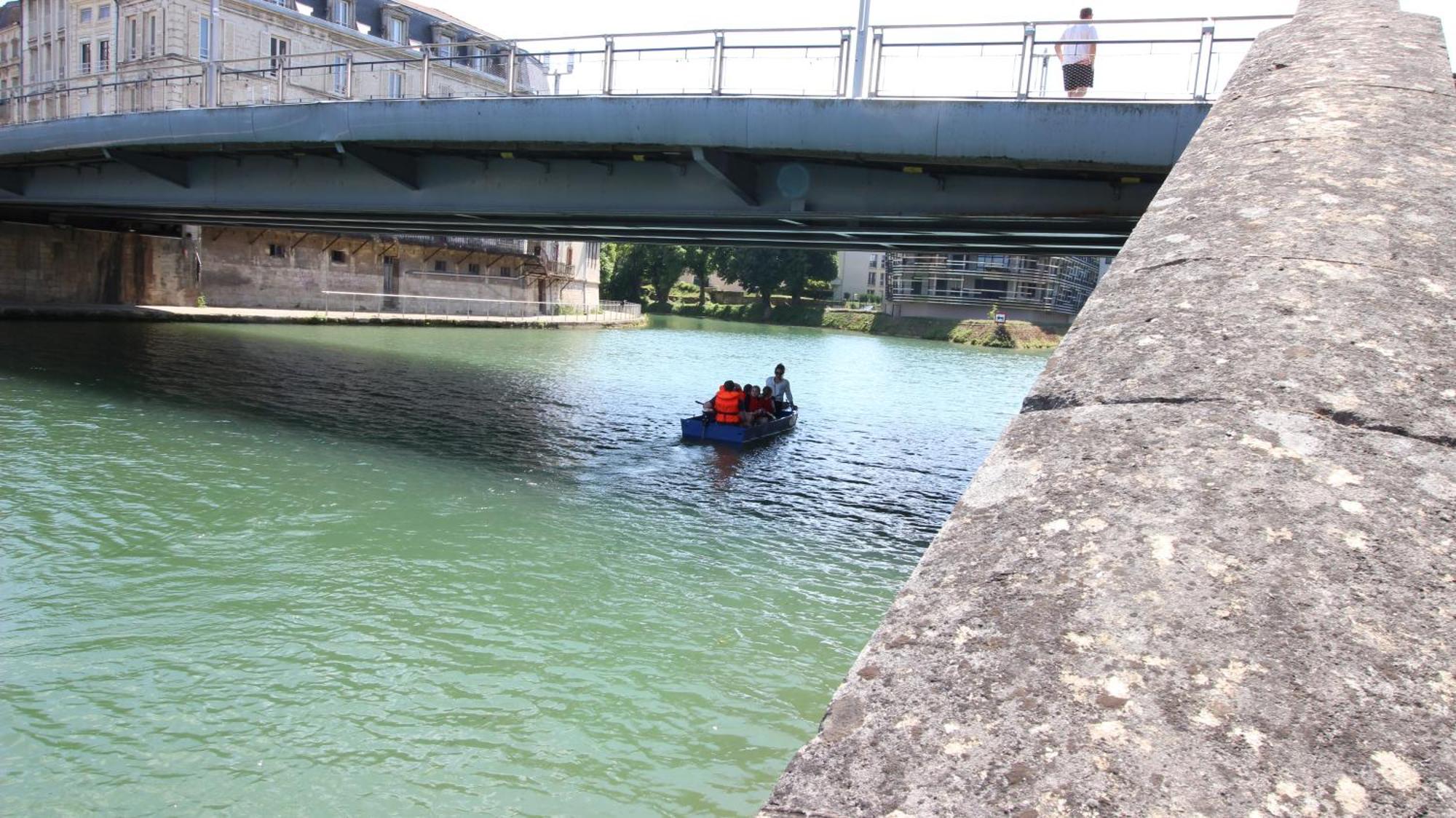 Le Gite Embarque - Gere Par Presta-Zen'Services - Barque Electrique En Supplement Verdun-sur-Meuse Ngoại thất bức ảnh