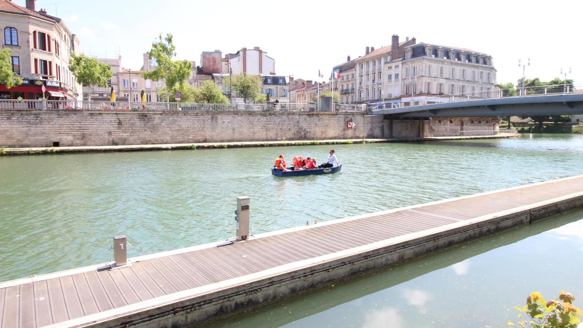 Le Gite Embarque - Gere Par Presta-Zen'Services - Barque Electrique En Supplement Verdun-sur-Meuse Ngoại thất bức ảnh
